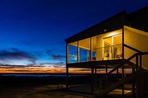 Southern Ocean Lookout - Pubs and Clubs 0