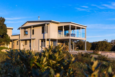 Southern Ocean Lookout - Pubs and Clubs 15
