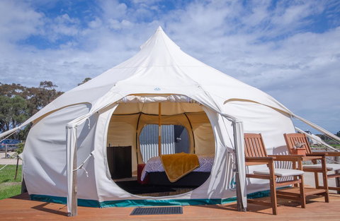 Bukirk Glamping & Fancy Coops - Pubs and Clubs 3