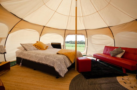Bukirk Glamping & Fancy Coops - Pubs and Clubs 2