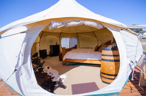 Bukirk Glamping & Fancy Coops - Pubs and Clubs 10