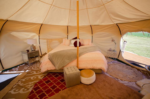 Bukirk Glamping & Fancy Coops - Pubs and Clubs 4