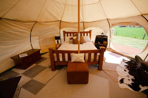 Bukirk Glamping & Fancy Coops - Pubs and Clubs 1