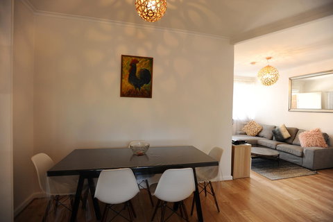 Glenelg Holiday Apartments-The Broadway - Pubs and Clubs 2