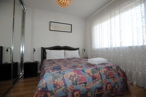 Glenelg Holiday Apartments-The Broadway - Pubs and Clubs 5
