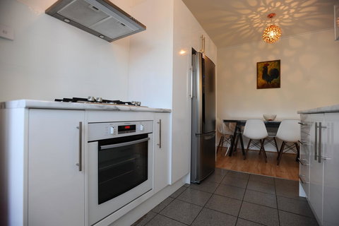 Glenelg Holiday Apartments-The Broadway - Pubs and Clubs 3