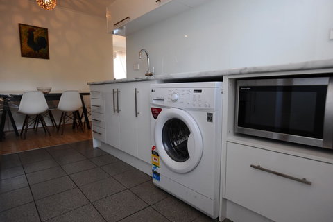 Glenelg Holiday Apartments-The Broadway - Pubs and Clubs 4