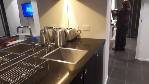 Luxury Apartment - Pubs and Clubs 7