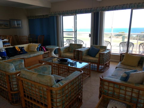 Seafront Shack - Pubs and Clubs 12