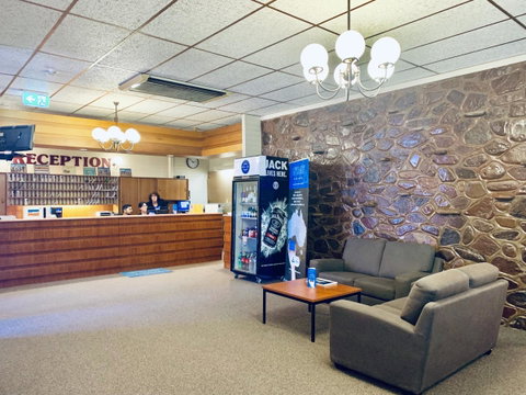Opal Inn Hotel, Motel, Caravan Park - Go Out 30