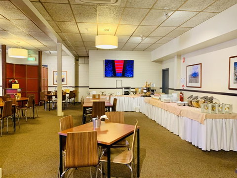 Opal Inn Hotel, Motel, Caravan Park - Go Out 25