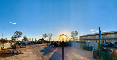 Opal Inn Hotel, Motel, Caravan Park - Go Out 42