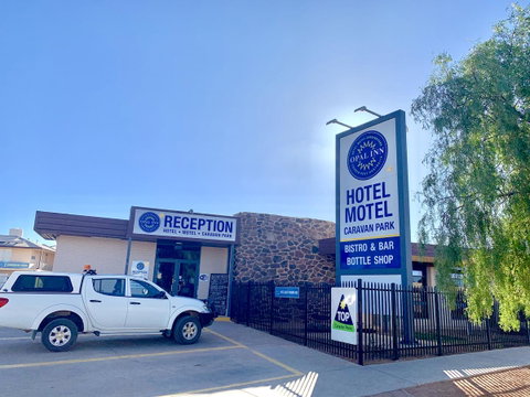 Opal Inn Hotel, Motel, Caravan Park - Go Out 37
