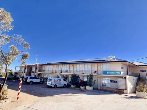 Opal Inn Hotel, Motel, Caravan Park - Go Out 36