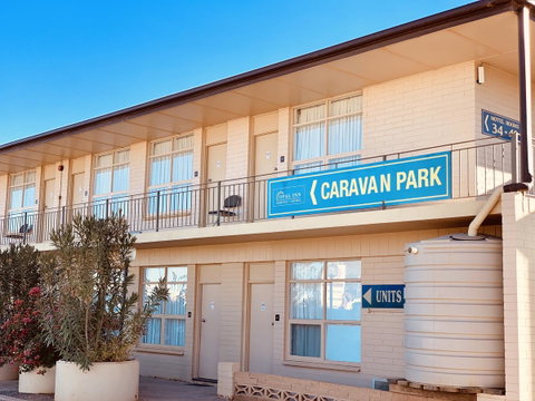 Opal Inn Hotel, Motel, Caravan Park - Go Out 34