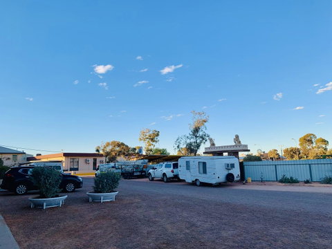 Opal Inn Hotel, Motel, Caravan Park - Go Out 40