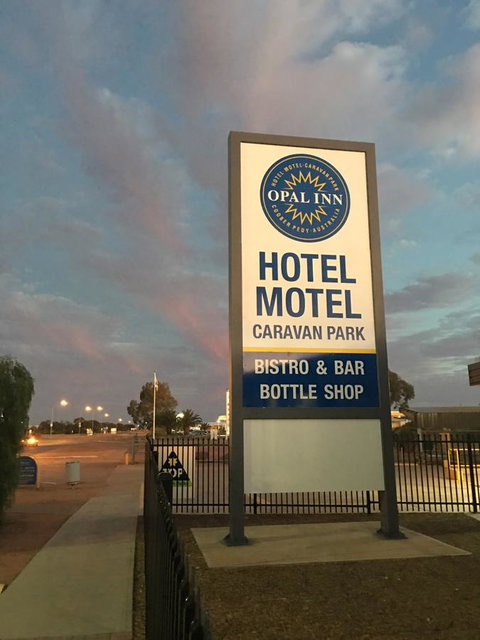 Opal Inn Hotel, Motel, Caravan Park - Go Out 0