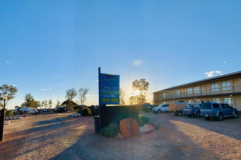 Opal Inn Hotel, Motel, Caravan Park - Go Out 41