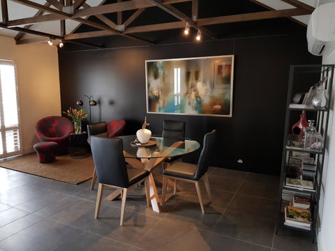 Irongate Studio B&B - Go Out 0