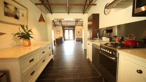 Irongate Studio B&B - Go Out 18