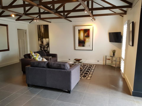 Irongate Studio B&B - Go Out 9