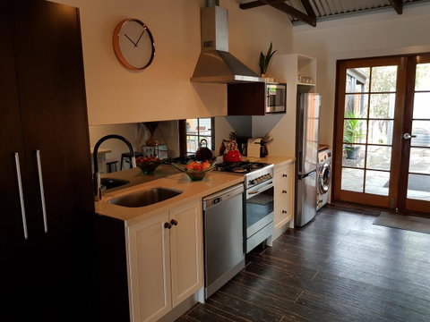 Irongate Studio B&B - Go Out 5