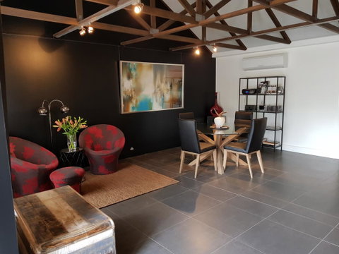 Irongate Studio B&B - Go Out 2