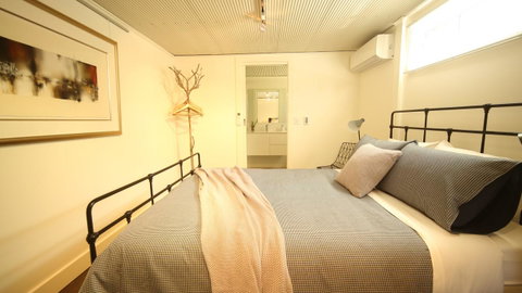 Irongate Studio B&B - Go Out 14