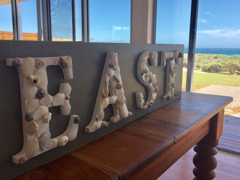 Middle River Beach House - East & West House - Pubs and Clubs 19