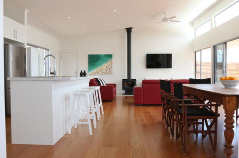 Middle River Beach House - East & West House - Pubs and Clubs 21