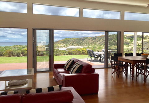 Middle River Beach House - East & West House - Pubs and Clubs 5