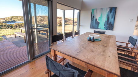 Middle River Beach House - East & West House - Pubs and Clubs 8