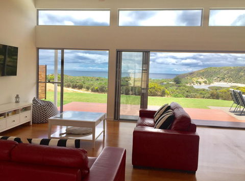 Middle River Beach House - East & West House - Pubs and Clubs 20