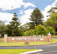 Blue Lake Holiday Park - Pubs and Clubs