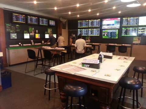 Grand Tasman Hotel - Pubs and Clubs 8
