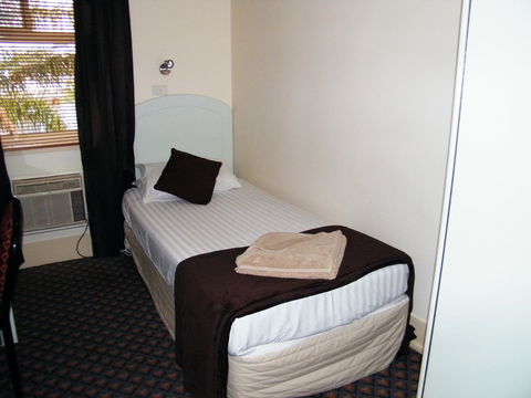 Grand Tasman Hotel - Pubs and Clubs 22