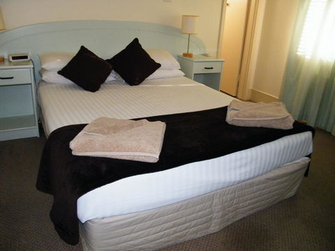 Grand Tasman Hotel - Pubs and Clubs 36