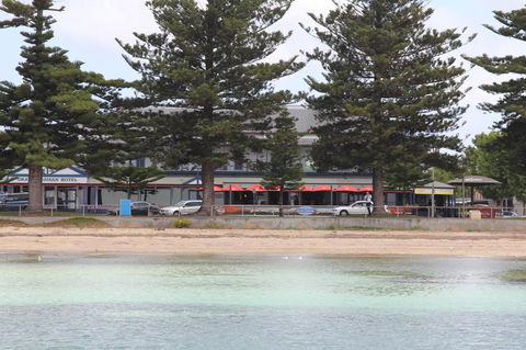 Grand Tasman Hotel - Pubs and Clubs 33