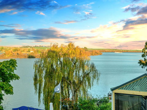 Muse On The Murray - Pubs and Clubs 20