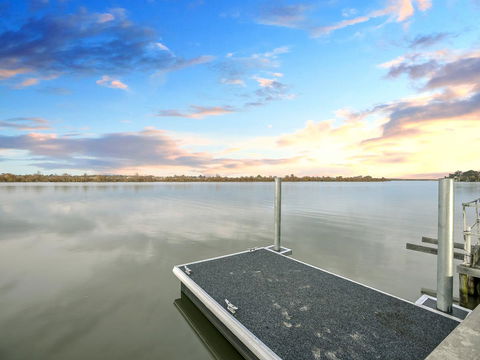 Muse On The Murray - Pubs and Clubs 4