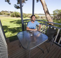 Lakeside Tourist Park - Pubs and Clubs