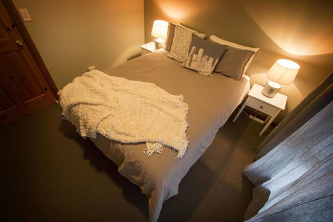 Limestone Ridge - Pubs and Clubs 11