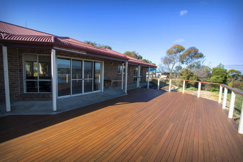 Limestone Ridge - Pubs and Clubs 0