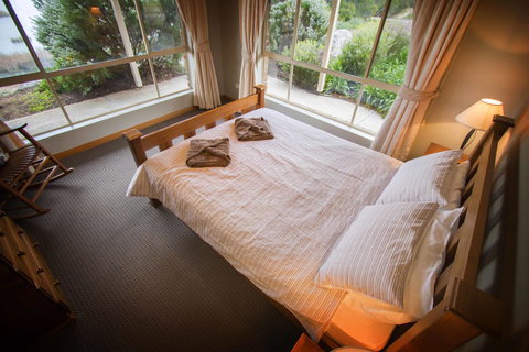 Limestone Ridge - Pubs and Clubs 6