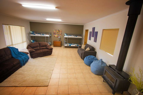 Limestone Ridge - Pubs and Clubs 12