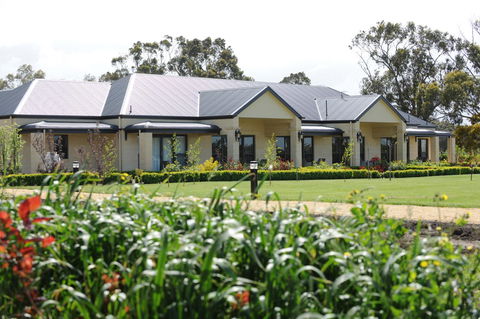 The Barn Accommodation - Pubs and Clubs 3