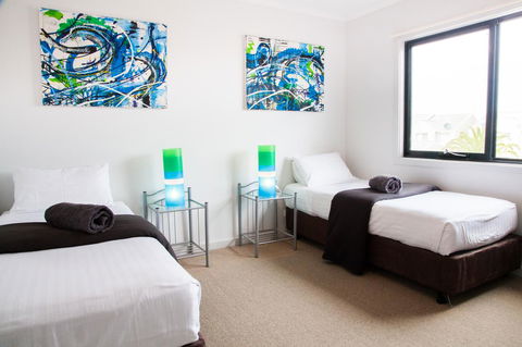 Mariners Cay Apartment - Pubs and Clubs 14
