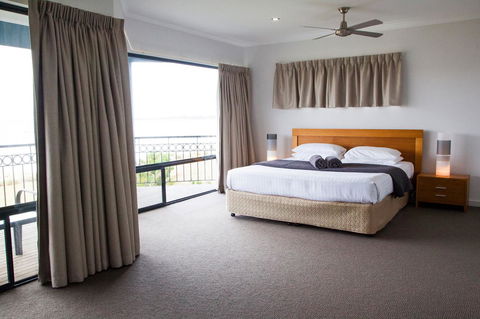 Mariners Cay Apartment - Pubs and Clubs 15