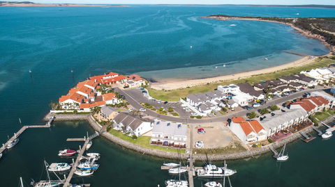Mariners Cay Apartment - Pubs and Clubs 0