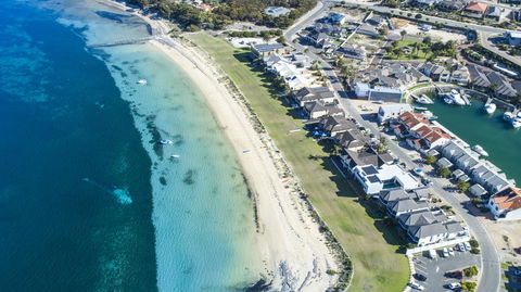 Mariners Cay Apartment - Pubs and Clubs 2